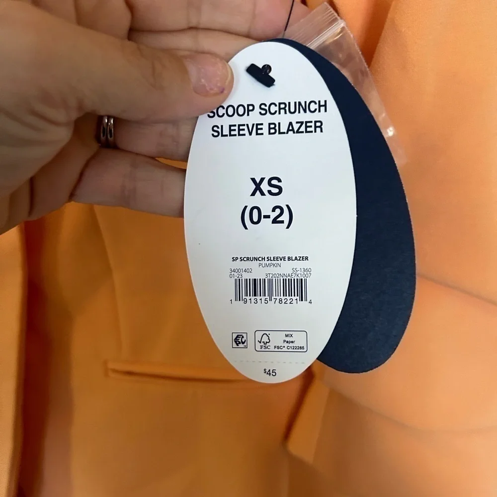 NWT scoops crunch, sleeve button blazer size XS 0/2